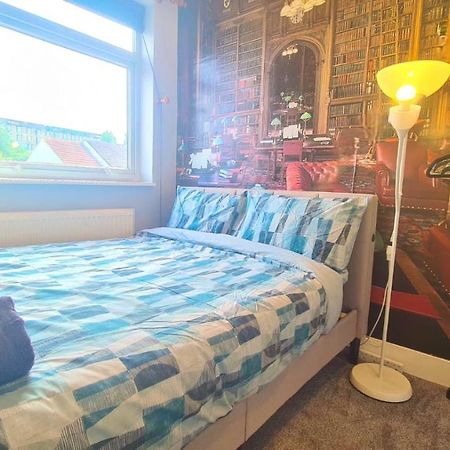 Cosy Room In East Ham ลอนดอน ภายนอก รูปภาพ