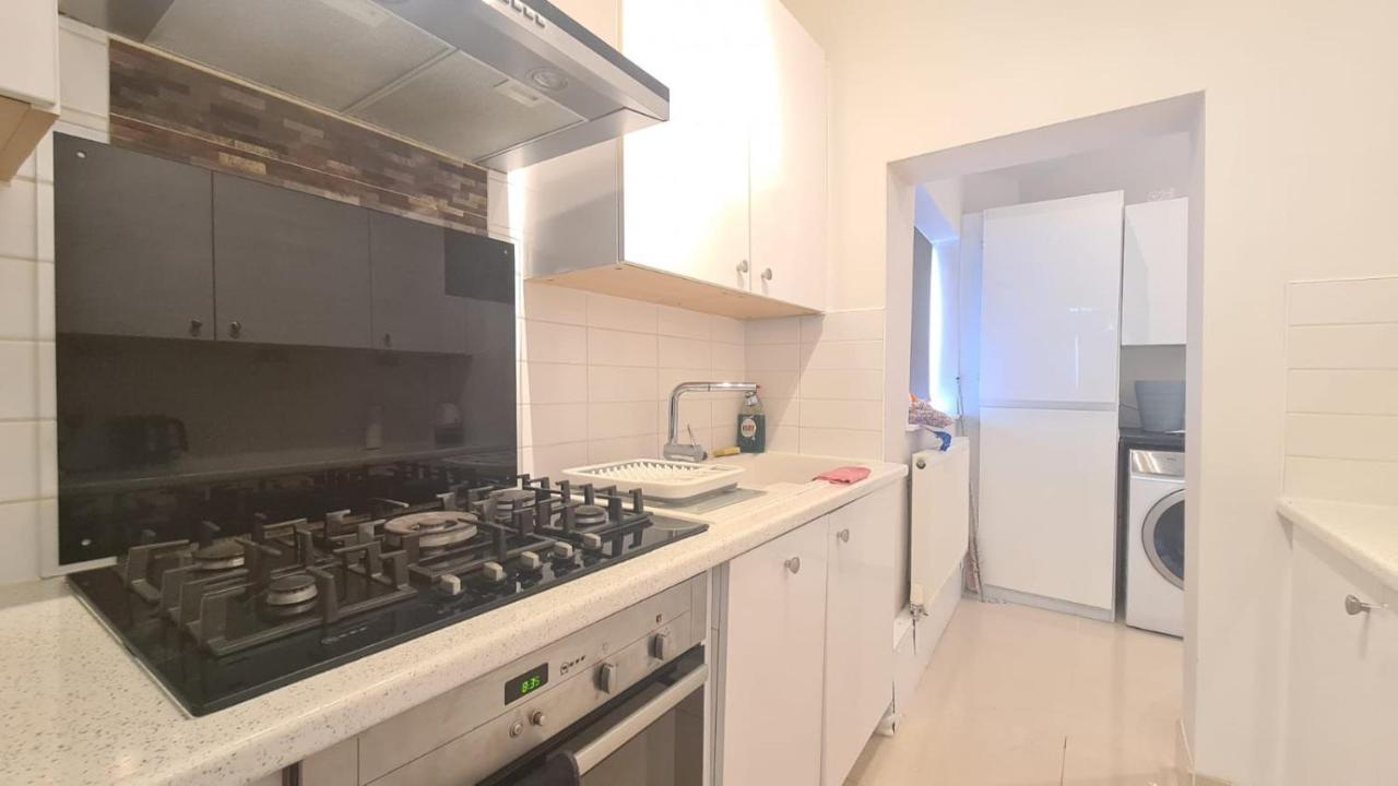 Cosy Room In East Ham ลอนดอน ภายนอก รูปภาพ