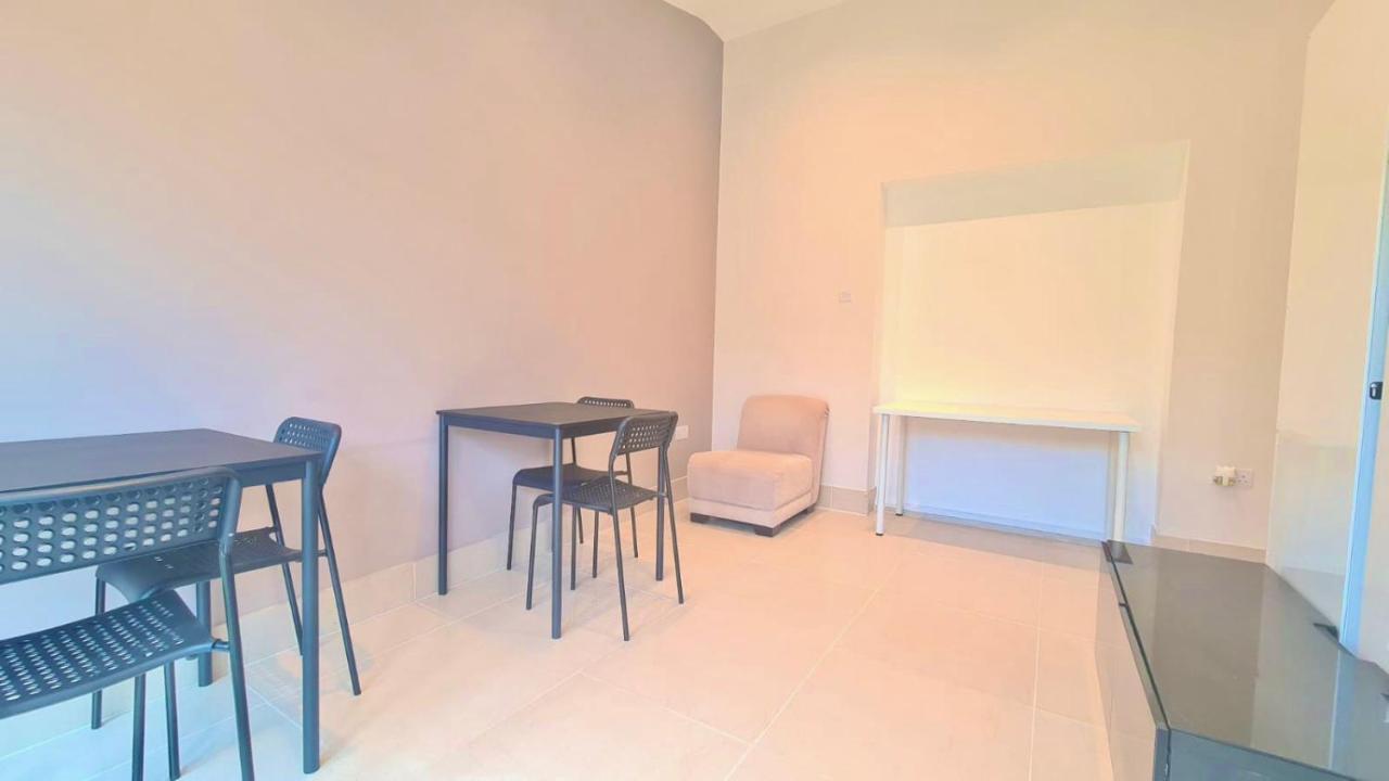 Cosy Room In East Ham ลอนดอน ภายนอก รูปภาพ