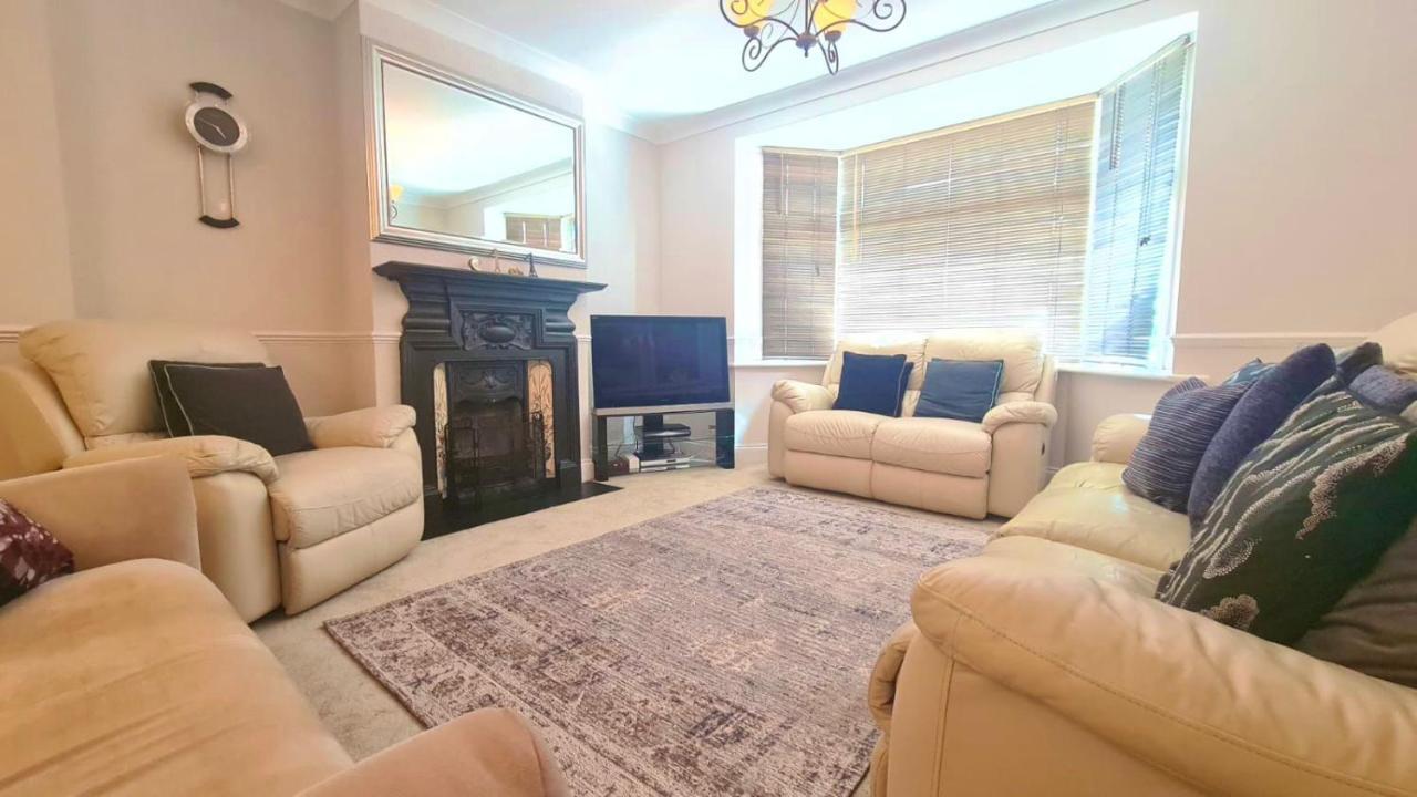 Cosy Room In East Ham ลอนดอน ภายนอก รูปภาพ
